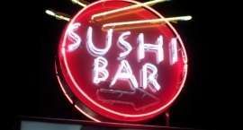 Светещ неонов тотем "Sishi bar" Слънчев бряг